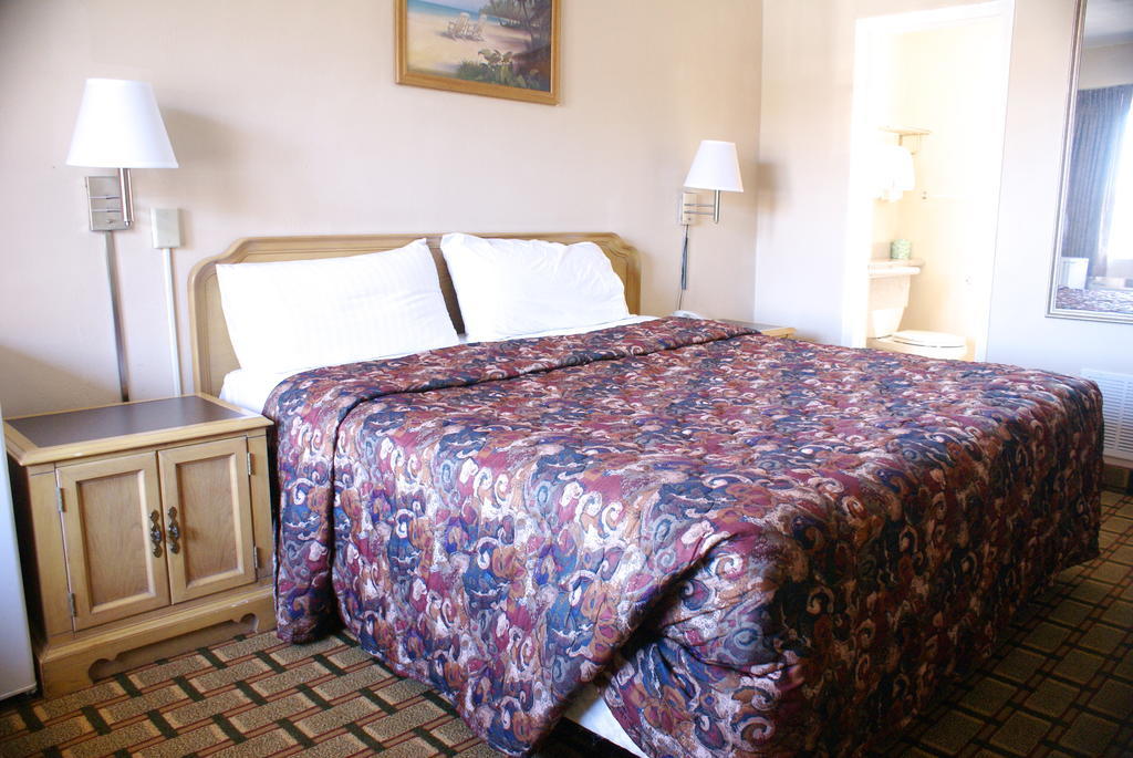 Bayview Inn And Suites Atlantic City Room photo