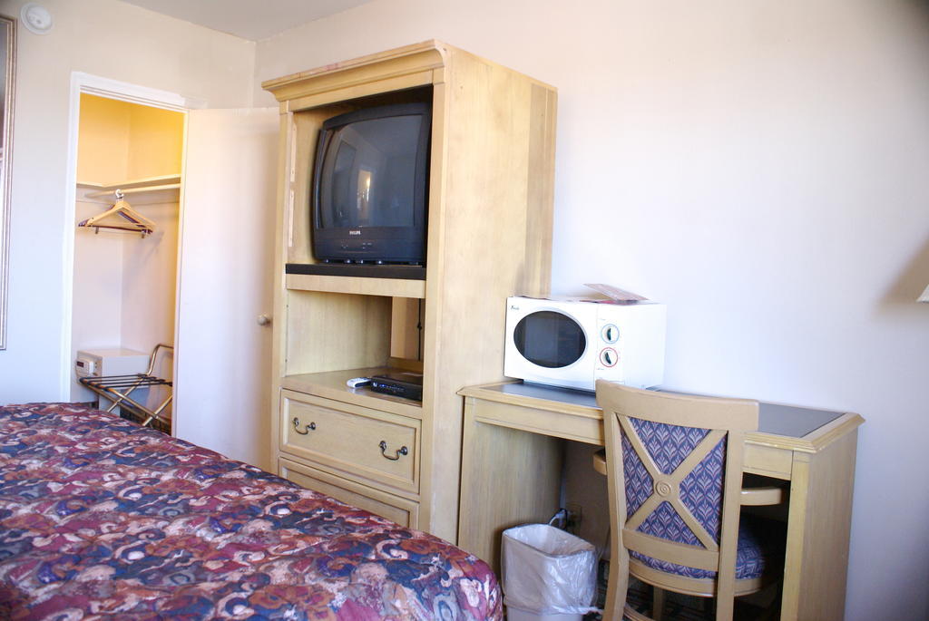 Bayview Inn And Suites Atlantic City Room photo