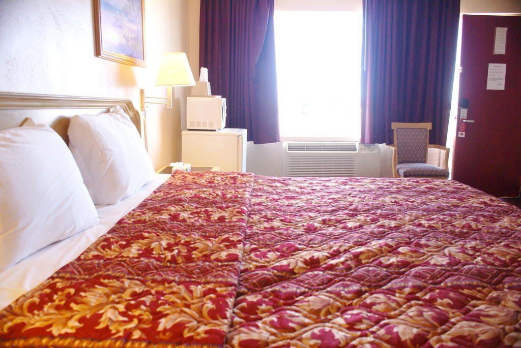 Bayview Inn And Suites Atlantic City Room photo