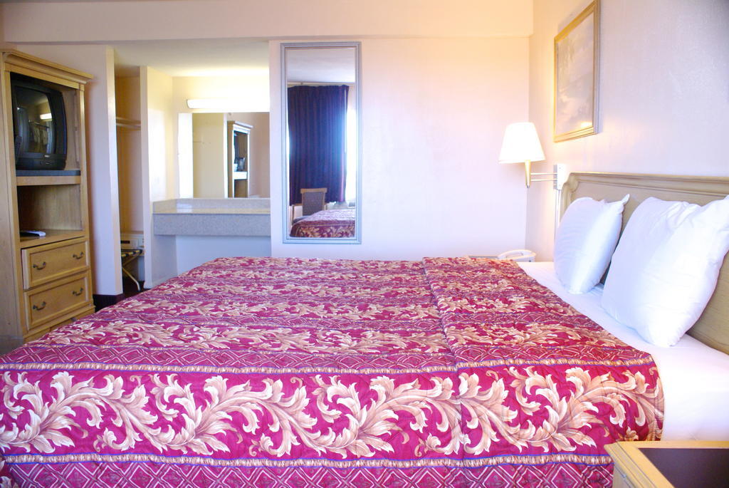 Bayview Inn And Suites Atlantic City Room photo
