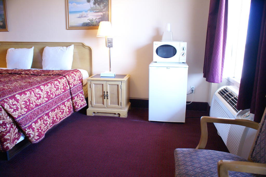 Bayview Inn And Suites Atlantic City Room photo